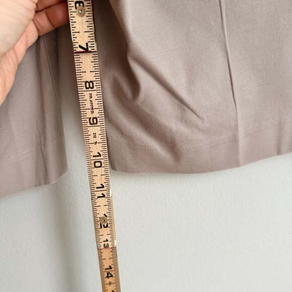 Talbots Women's Khaki Tan Bermuda Chino Shorts Size 6 - Picture 3 of 5